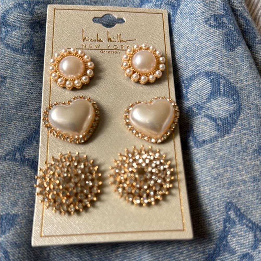 Nicole Miller Gold and Cream Pearl Earring Set
